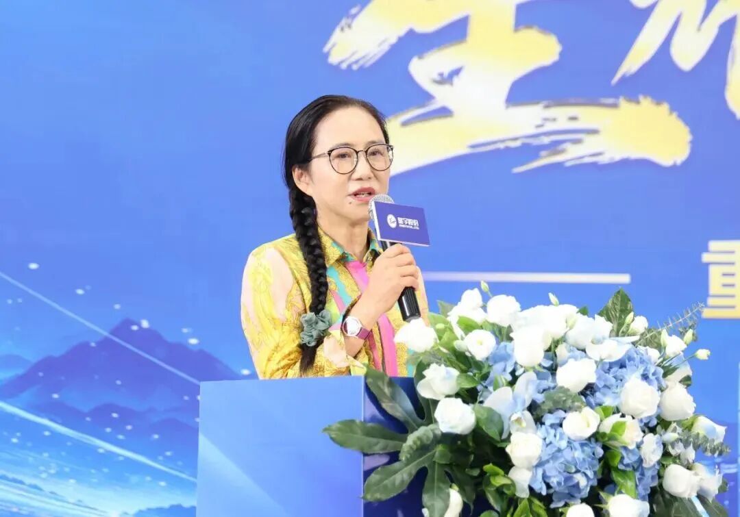 图2（星宇股份董事长周晓萍女士发表致辞.jpg